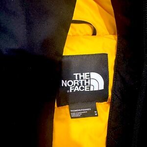 Northface black/yellow jacket! Size medium. Fur lining the hood. Like new! Warm!